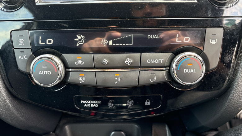 Nissan Qashqai 1.2 DiG-T N-Connecta 5dr Petrol Hatchback